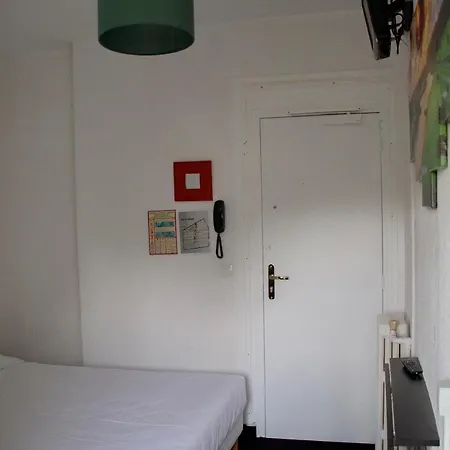 Hotel Les Tennis Men Les Pins Centre