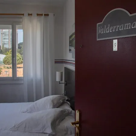 Hotel Les Tennis Men Les Pins Centre