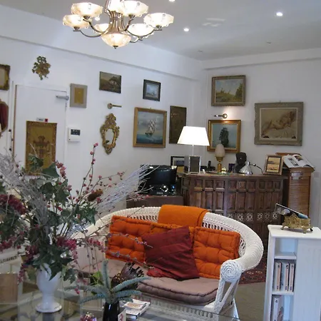Hotel Les Tennis Men Les Pins Centre 2*